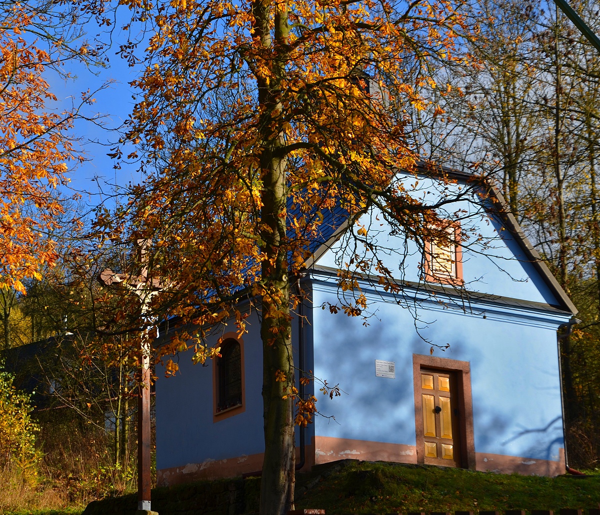 kaplička na podzim zmenšení